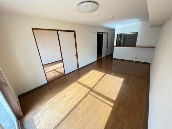 居室・リビング　※別号室の写真です