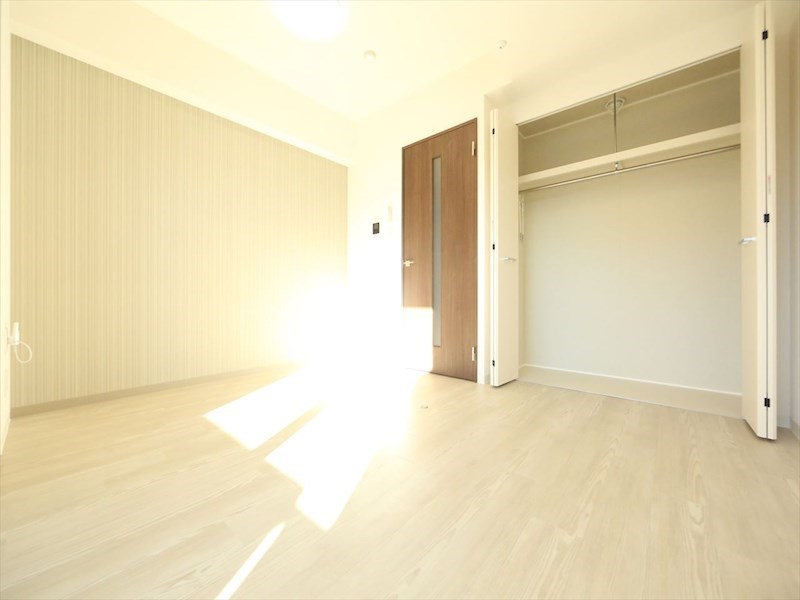 居室・リビング　洋室7.7帖　クローゼット付（収納充実してます）