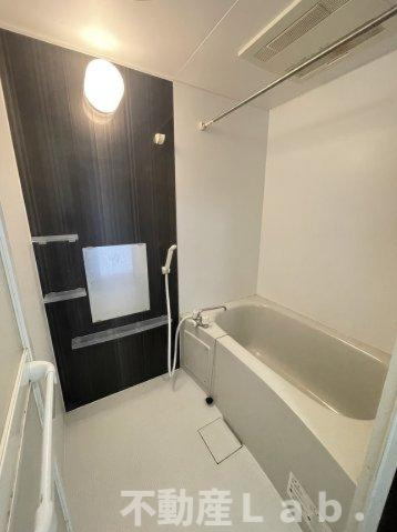 バス・シャワールーム　同建物の反転タイプのお部屋です。