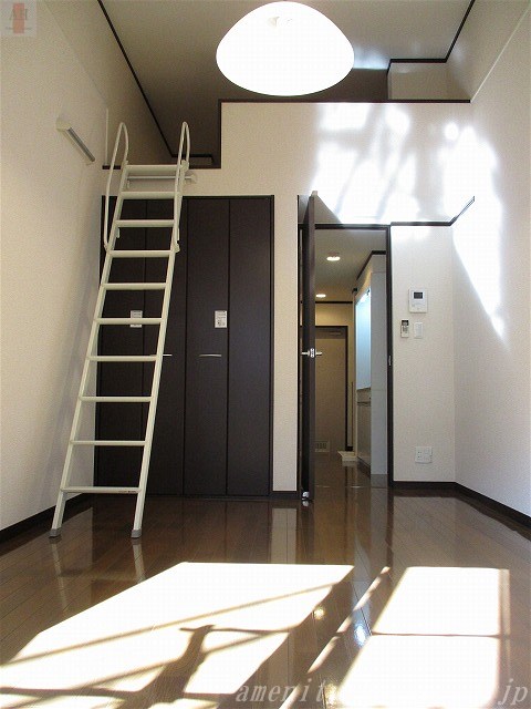 居室・リビング　●ロフトをベッドとして使えば居室が広く使えますよ♪