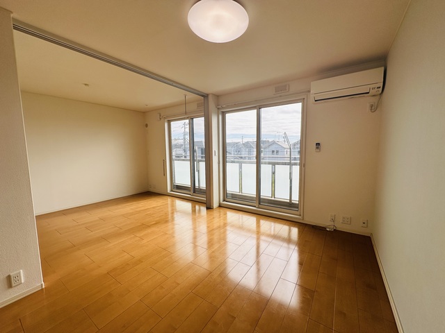 居室・リビング　写真は別部屋写真★