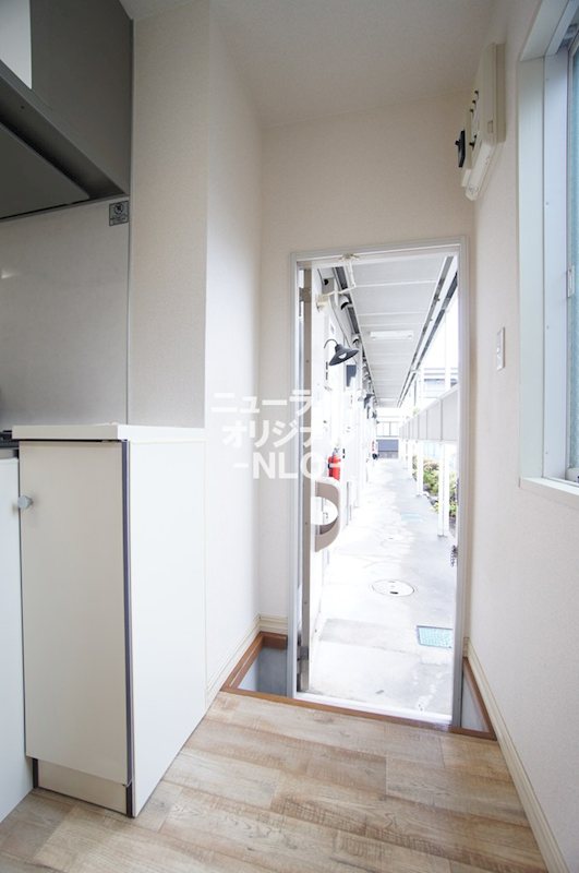 その他部屋・スペース　間仕切りドアは陽の光を遮らないすりガラスドア☆