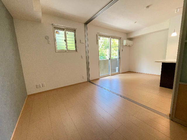 居室・リビング　※写真は１０３号室です