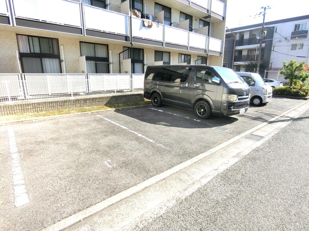 駐車場　敷地内駐車場を完備です☆