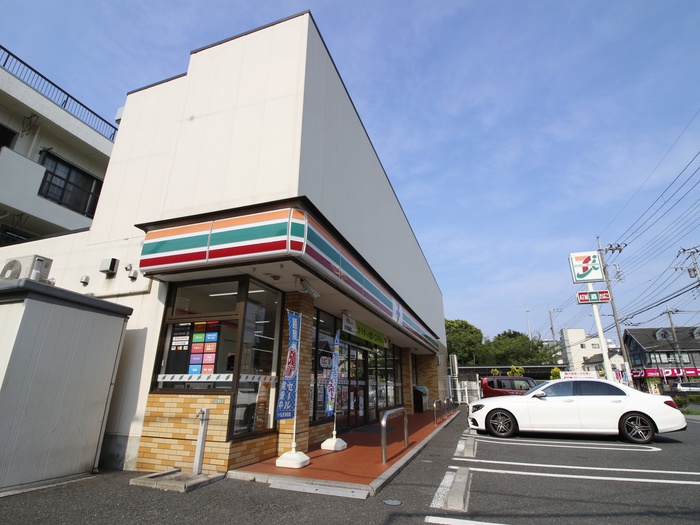 コンビニ　セブンイレブン（コンビニ）まで162m