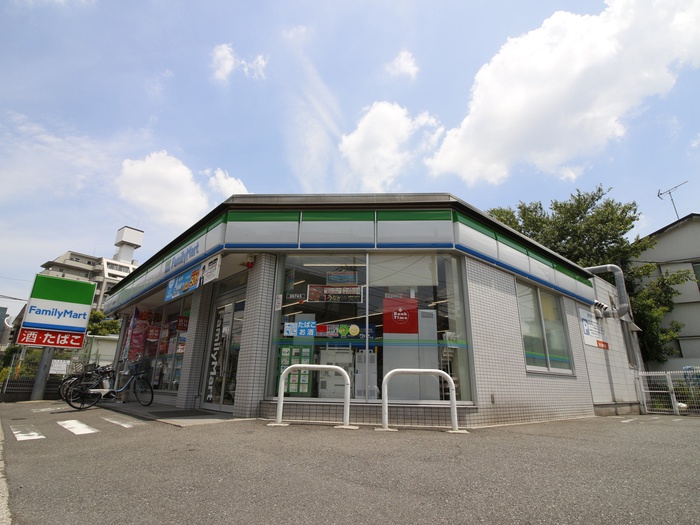 コンビニ　ファミリーマート（コンビニ）まで339m