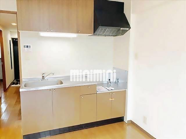 キッチン　落ち着くＷＯＯＤ調のリビングスペース