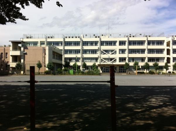 小学校　日野市立日野第七小学校（小学校）まで721m