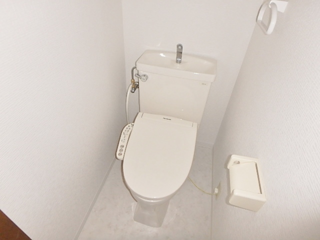 トイレ　同じ建物の参考画像です。