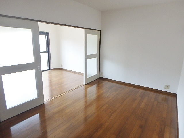 居室・リビング　同じ建物の参考画像です。