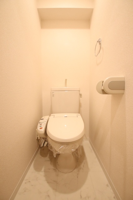 トイレ　※別室の参考写真の為、現況優先です。