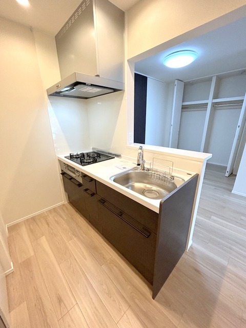 キッチン　★ガス3口グリル付きのシステムキッチン★