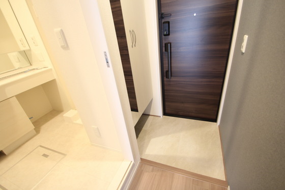 玄関　※別部屋の写真です