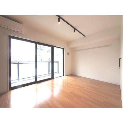 居室・リビング　室内