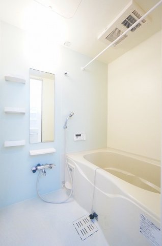 バス・シャワールーム　落ち着いた空間のお風呂です