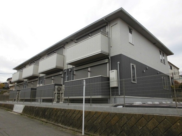 建物外観　山田駅・めじろ台駅の2駅徒歩圏内です。