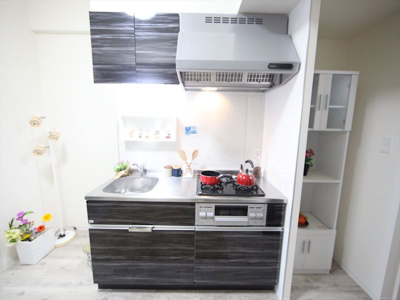 キッチン　システムキッチン（ガス3口コンログリル付）