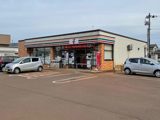 コンビニ　セブンイレブン長岡宮内駅前通り店（コンビニ）まで400m