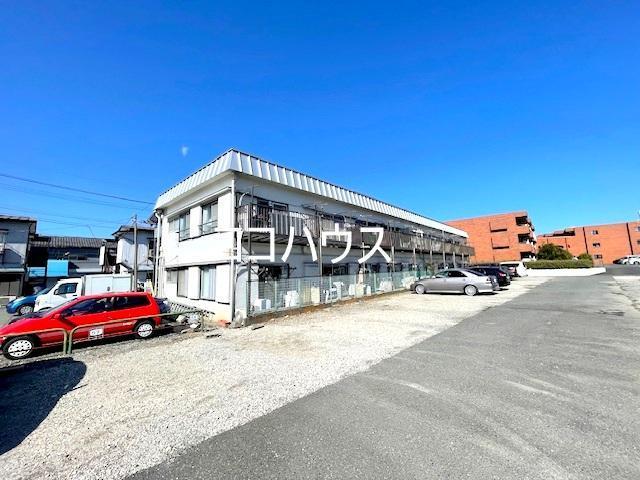 建物外観　青い空が似合うアパートです。