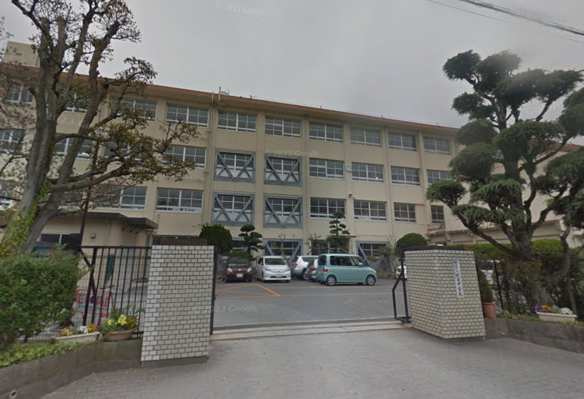 中学校　福岡市立城西中学校（中学校）まで557m