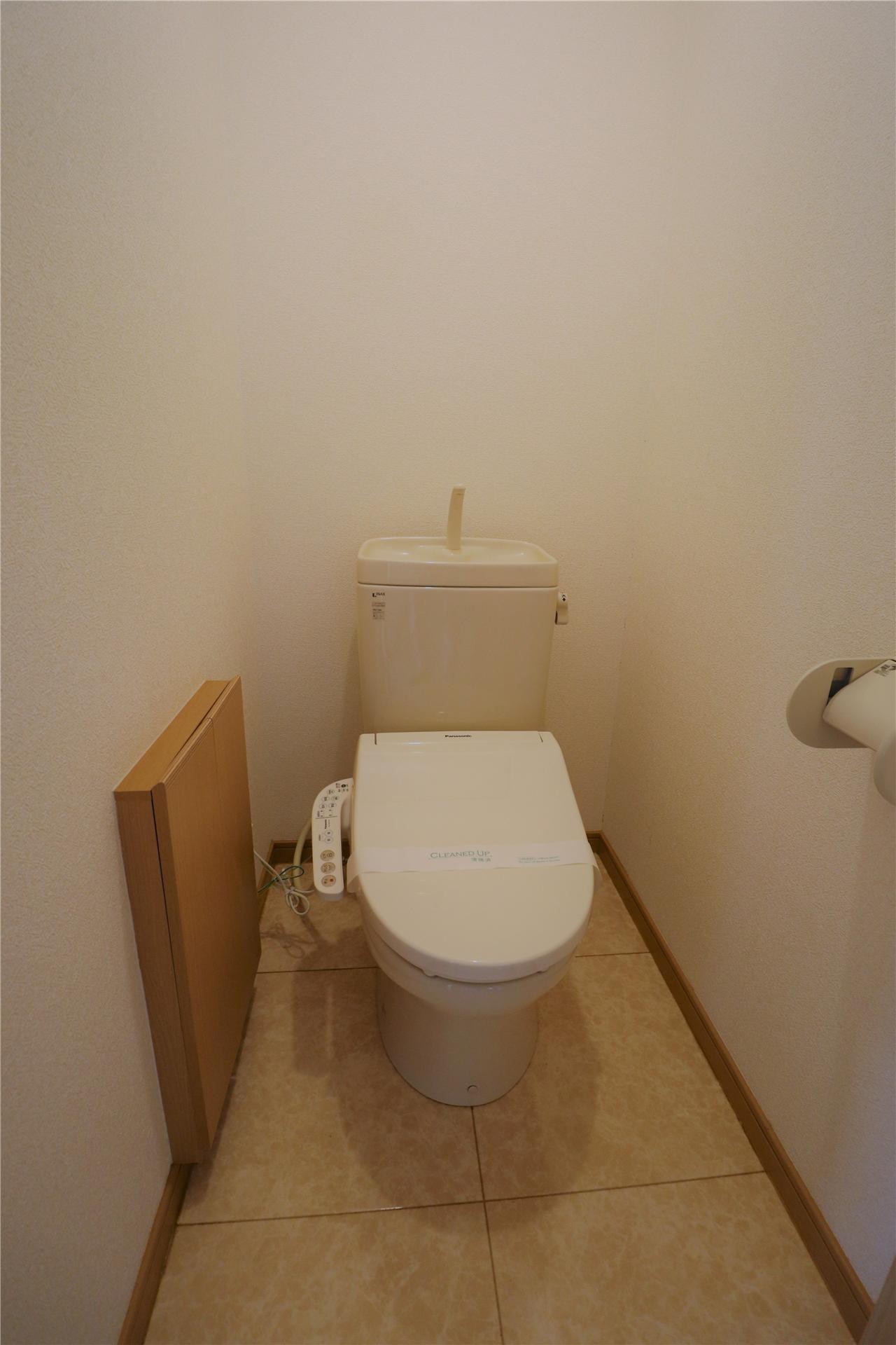 トイレ　シャワートイレ付き