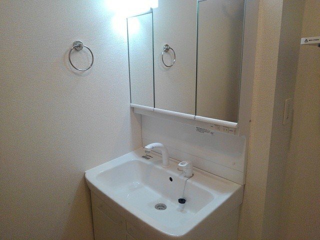 洗面設備　コンパクトで使いやすい洗面所