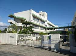 小学校　茨木市立郡小学校（小学校）まで608m