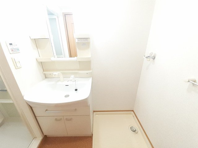 洗面設備　コンパクトで使いやすい洗面所