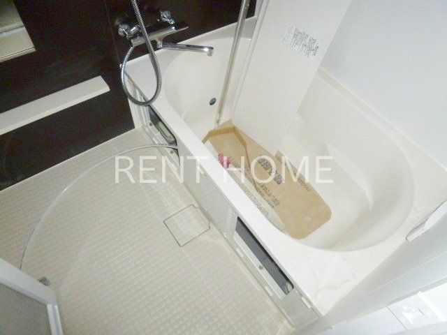 バス・シャワールーム　浴室乾燥機・追い焚き機能付です