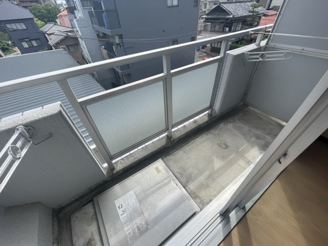 バルコニー　同物件別号室の写真です。