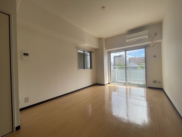 居室・リビング　同物件別号室の写真です。