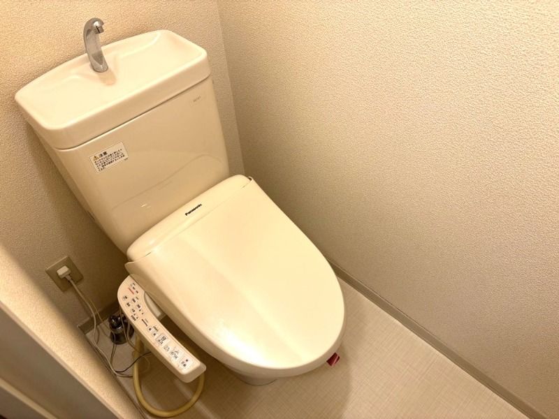 トイレ　※別号室の写真となります。