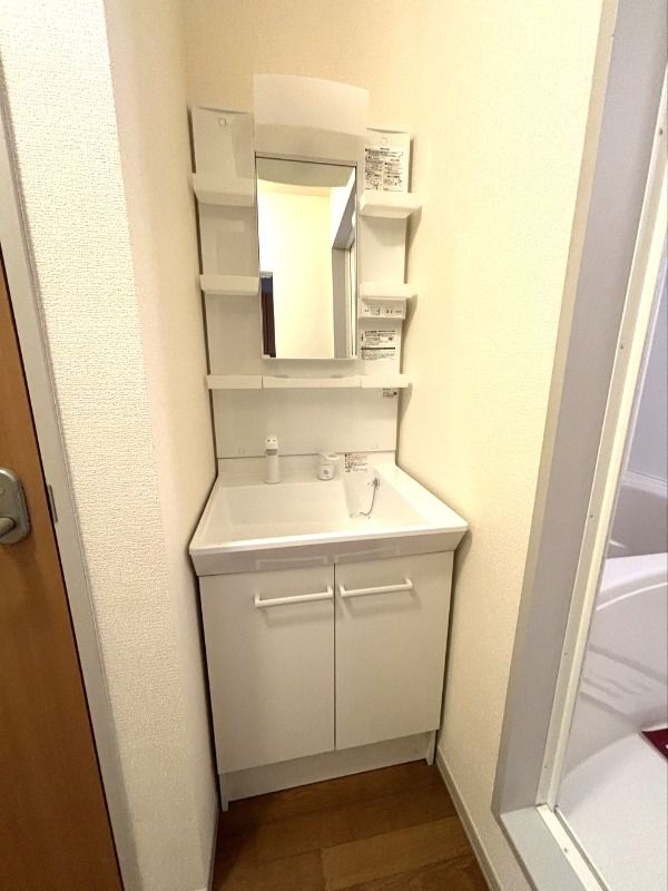 洗面設備　※別号室の写真となります。