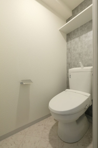 トイレ　同物件別号室の写真です。