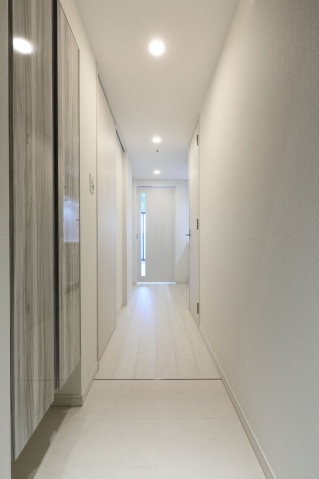 玄関　同物件別号室の写真です。