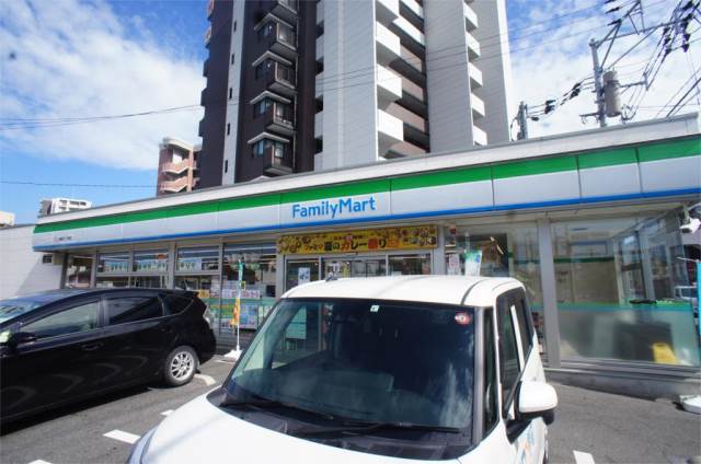 コンビニ　ファミリーマート 八幡西三ケ森店（コンビニ）まで398m