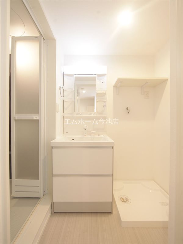 洗面設備　脱衣所　独立洗面台（シャンプードレッサー付）