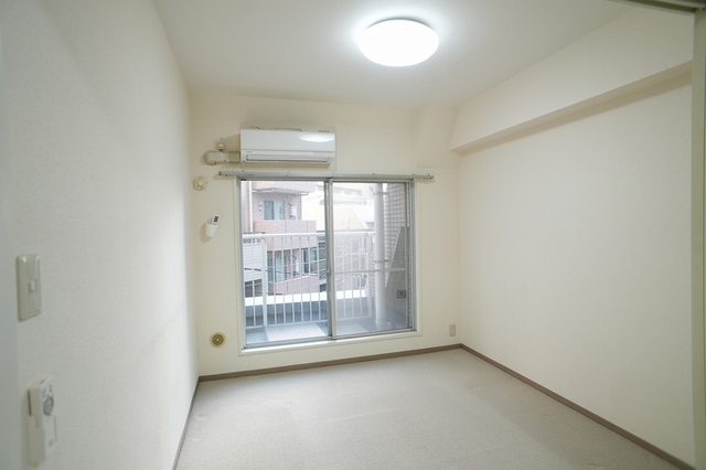 居室・リビング　洋室４畳カーペットになります。・２０２５年２月撮影