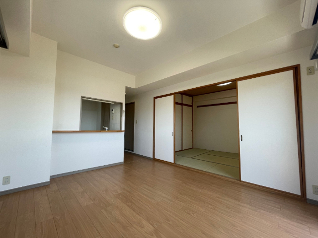 居室・リビング　日当たり良好なリビングでございます。