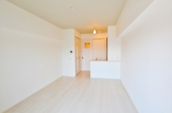 居室・リビング　★洋室8.2帖★