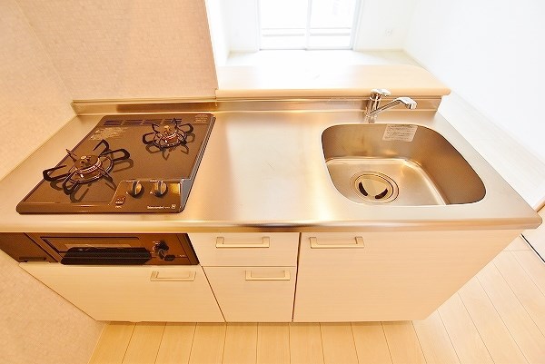 キッチン　★料理はかどり掃除もしやすい３口ガスシステムキッチン(グリル