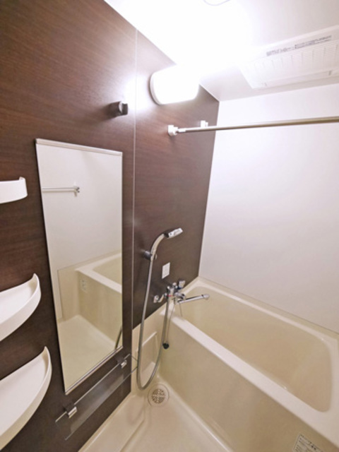 バス・シャワールーム　浴室乾燥機能付きです