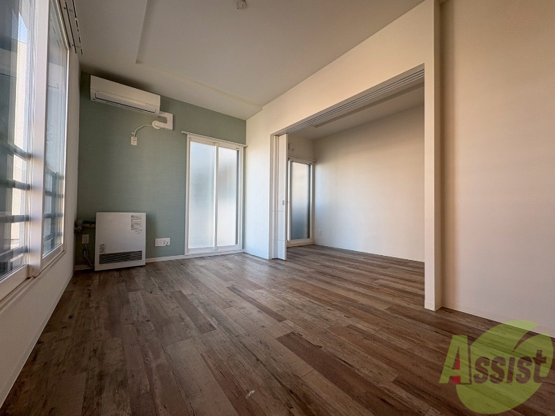 居室・リビング　広々としたリビングですね。使い勝手がよさそうですね！