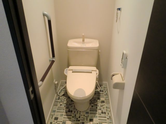 トイレ　シャワー付きトイレつき