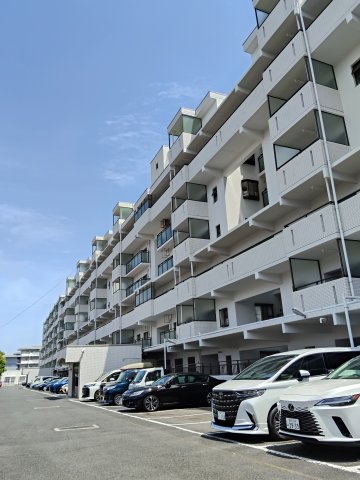 建物外観　駅近の大きなマンションです