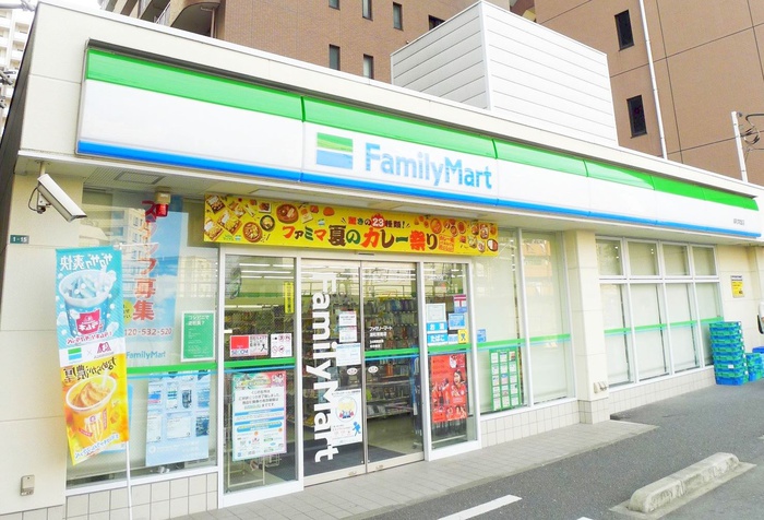 コンビニ　ファミリーマート（コンビニ）まで110m