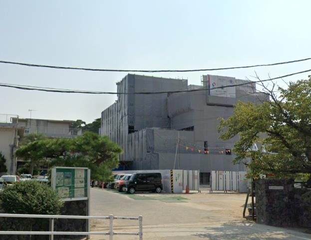 中学校　城北中学校（中学校）まで735m