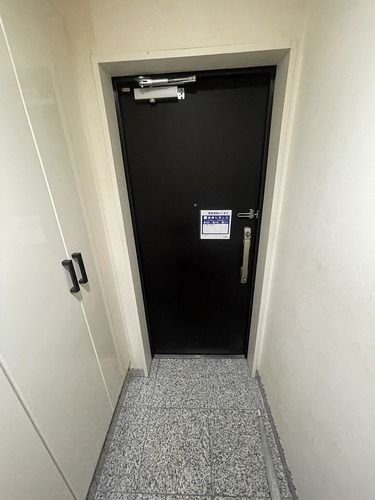 玄関　内装工事前