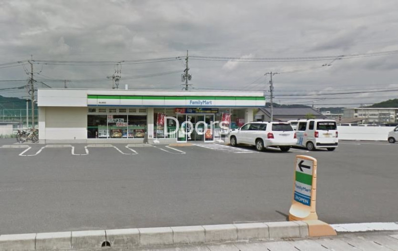 コンビニ　ファミリーマート岡山長岡店（コンビニ）まで267m