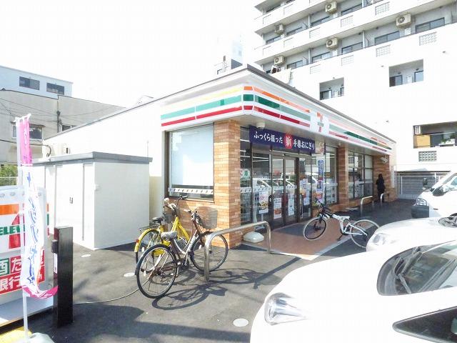 コンビニ　セブンイレブン（コンビニ）まで271m